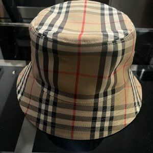 Burberry bucket hat